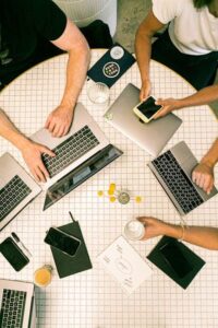 Cómo Desarrollar una Estrategia de Marketing de Contenidos para Negocios B2C
